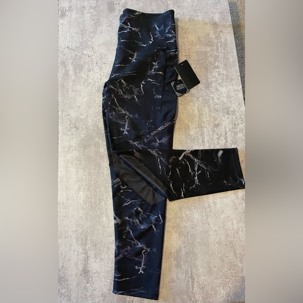 Better Sprite Performance, Black and White Marbled Leggings, Size XL